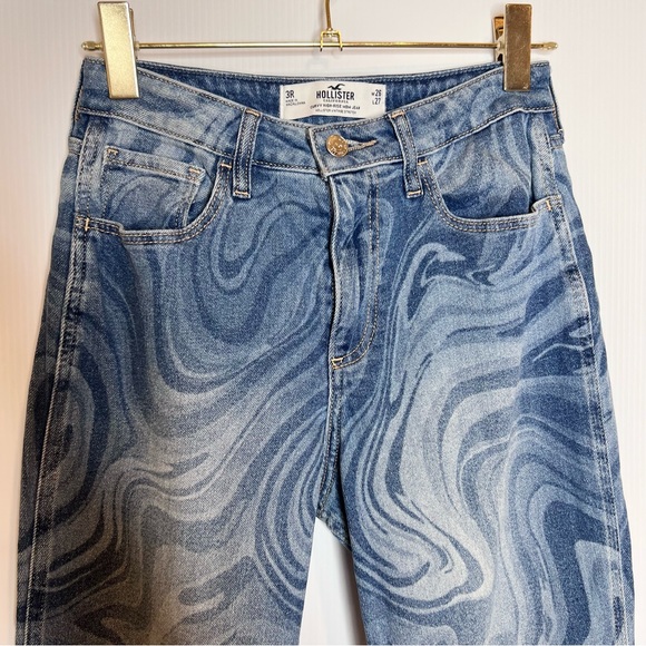 HOLLISTER Curvy High-Rise Mom Jeans in Marble Denim. Size 26 - Picture 5 of 9